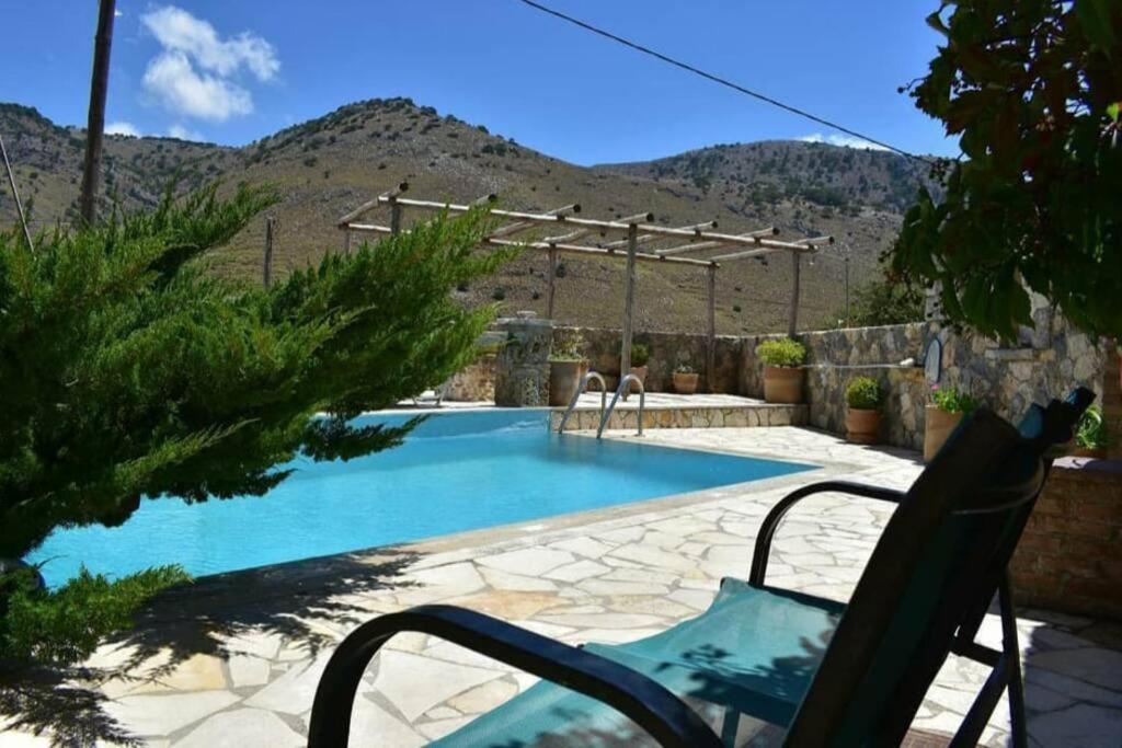 Traditional Villa With Pool In Sfakia Imbros 外观 照片